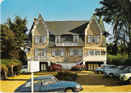 22 - ERQUY - Hôtel Beauséjour - Vue Sur La Mer Et Le Port (voitures Années 70: Citroen DS) - Erquy