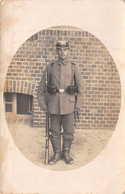 Carte Postale Photo Militaire Allemand Casque-Cartouchière-Fusil-Baïonnette-Sac à Dos-Botte-Krieg-Guerre-14/18 - Personen