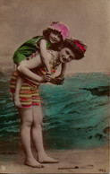Vraie Photo Colorisée Et Glacée : Jolie Baigneuse Et Sa Petite Fille  1900 - Gruppi Di Bambini & Famiglie