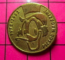 313F Pin's Pins / Beau Et Rare / THEME : DISNEY / LE SOU PORTE BONHEUR EN OR D'ONCLE PICSOU - Disney