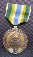 USA - Armed Forces Service Medal - Service Des Forces Armées Crée En 1996 - 34 Mm - Etats-Unis