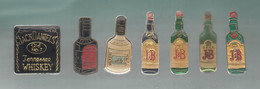 PINS PIN'S SCOTCH WHISKY  933 WHISKEY JACK DANIELS PECHE  J AND B  JB BOUTEILLE LOT 7 PINS TOUS DIFFERENTS - Boissons