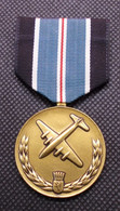 USA - Medal For Humane Action (All Services) - Pour Le Pont Aérien De Berlin - 32 Mm - Estados Unidos