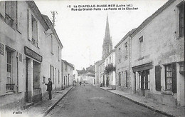 44 Loire Atlantique - CPA - La CHAPELLE BASSE MER - Rue Du Grand Puits - La Poste Et Le Clocher - - Postes Télégraphes - La Chapelle Basse-Mer