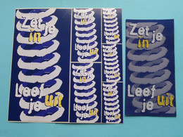 EMBLEEM / KENTEKEN + STICKERS ( ZET JE IN  LEEF JE UIT ) SCOUTS ( Zie / See / Voir Photo ) VVKSM ! - Pfadfinder-Bewegung