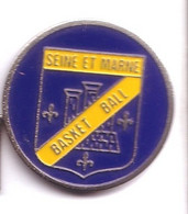 SP303 Pin's Basket Basketball Seine Et Marne écusson Blason Lys De France Achat Immédiat Immédiat - Basketball