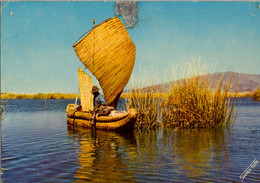 PERÚ , T.P. CIRCULADA , PUNO - BALSA DE LOS UROS EN EL LAGO TITICACA - Perú