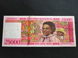Superbe Billet De 25000 F De MADAGASCAR De 1998 - Madagascar