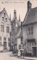 Delcampe - Ieper - Ypres - Place Du Musée Et Conciergerie - Pas Circulé - Animée - Nels - TBE - Ieper