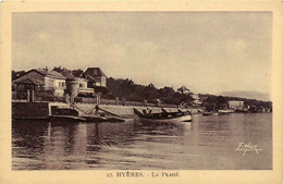 Hyères * Vue Sur La Plage * Retour De Pêche - Hyeres