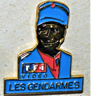 Pin's Vintage Cinéma Louis De Funès Les Gendarmes  Années 80-90 - Cinéma