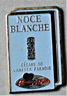 Pin's Vintage Cinéma Noce Blanche Vanessa Paradis    Années 80-90 - Cinema
