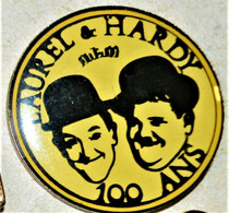 Pin's Vintage Cinéma Laurel Et Hardy 100 Ans    Années 80-90 - Kino