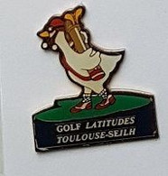 Pin' S  Humoristique  Avec  Animal  COQ ?  Ville, Sport  GOLF  LATITUDES  à  TOULOUSE - SEILH  ( 31 ) - Golf