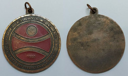 AC - 2nd EUROPEAN WRESTLING CHAMPIONSHIP FOR DEAF 06 - 10 OCTOBER 1998 ISTANBUL TURKEY MEDAL MEDALLION - Kleding, Souvenirs & Andere