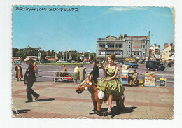 Angleterre Sussex Brighton La Place Square Femme Vespa Scooter , Marchand Ambulant Vendeur Journal - Brighton