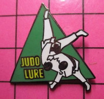 313i Pin's Pins / Beau Et Rare / THEME : SPORTS / JUDO KARATE CLUB JUDO LURE - Judo