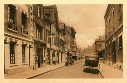 Lisieux * La Rue De Livarot * Automobile Anciennes * Poste Et Office Central - Lisieux