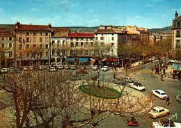 8269  MILLAU La Place Des Mandarous  ( Voitures  Scooter )     (scan Recto-verso) 12 Aveyron - Millau