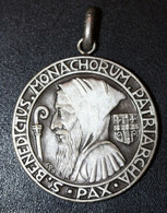 Beau Médaillon Pendendif Médaille Religieuse D'exorcisme "Saint Benoit" Graveur: Fernand Py - Religious Medal - Religion & Esotericism
