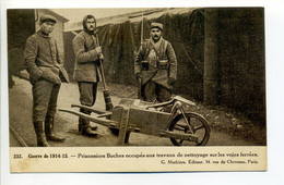 CPA Militaria Guerre 1914-15 Prisonniers Allemands Occupés Aux Travaux De Nettoyage Sur Les Voies Ferrées - War 1914-18