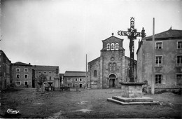 Cistrières * La Place De L'église * Le Monument - Andere & Zonder Classificatie