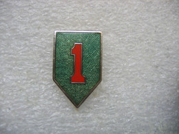 Pin's Militaire, 1er Régiment De ? Pin's à Définir - Militaria