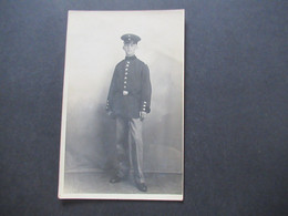 DR Echtfoto AK 1.WK Um 1915 Einfacher Soldat In Uniform Mit Koppel Und Mütze - Uniforms