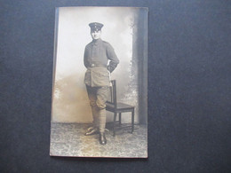 DR Echtfoto AK 1.WK Um 1915 Einfacher Soldat In Uniform Mit Koppel, Mütze Und Messer ?! - Uniformen