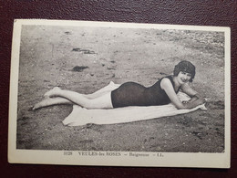 Rare Et Ancienne Carte-photo D'une Baigneuse A VEULES-LES-ROSES - Photos