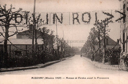 Aizenay : Avenue De Verdun Avant La Procession - Aizenay