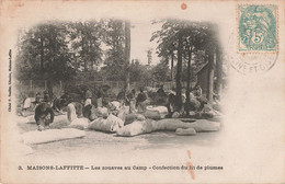 78 Maisons Laffitte Cpa Les Zouaves Au Camp Confection Du Lit De Plumes - Maisons-Laffitte