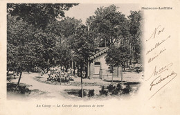 78 Maisons Laffitte Cpa  Camp La Corvée De Pommes De Terre , Militaire Soldats Cachet 1902 - Maisons-Laffitte