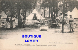 78 Maisons Laffitte Cpa Les Zouaves Au Camp Après La Soupe , Militaire Soldats Zouave - Maisons-Laffitte