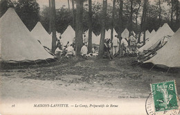 78 Maisons Laffitte Cpa Le Camp Préparatifs De Revue , Militaire Soldats - Maisons-Laffitte