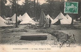 78 Maisons Laffitte Cpa Le Camp Montage Des Tentes , Militaire Soldats - Maisons-Laffitte