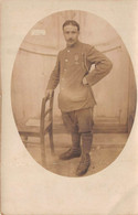 Carte Photo Militaire Français-Soldat Avec Décoration Et Fourragère-Guerre-14/18-Carte Pliée - Régiments