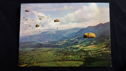 CPSM MATERIEL MILITAIRE Pluie De Parachutes ED DUJARDIN PIERRON - Parachutisme