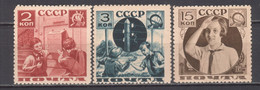 21619 RUSSIA - CCCP. 1936 Pionieri,  Michel Nr. 584-585 + (588 Difettoso) Dent. 11, MH.  (1) - Neufs