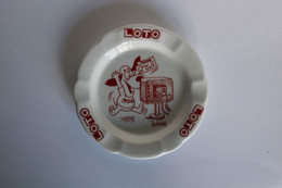 CENDRIER PUBLICITE LOTO LOTERIE NATIONALE DESSIN BARBEROUSSE CHIEN POSTE TELEVISION PORCELAINE DESHOUBIERES A CHAUVIGNY - Ashtrays