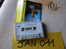 DEF LEPPARD K7 AUDIO VOIR PHOTO...ET REGARDEZ LES AUTRES (PLUSIEURS) (JAN 011) - Cassettes Audio