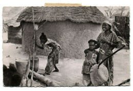 PC NIGER, ZINDER, PLEUSES DE MIL, Vintage REAL PHOTO Postcard (b33277) - Niger