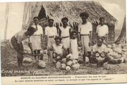 PC UK, SALOMON ISLANDS, PRÉPARATION DES NOIX, Vintage Postcard (b33536) - Salomoninseln