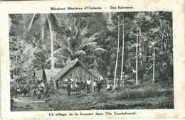 PC UK, SALOMON ISLANDS, UN VILLAGE DE LA BROUSSE, Vintage Postcard (b33551) - Salomon