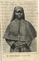 PC UGANDA, UNE SCEUR INDIGÉNE, Vintage Postcard (b33592) - Uganda