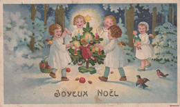 Mignonette Joyeux Noël Ronde D'enfants Autou D'un Sapin De Noël  (11 X 6,6 Cms) - Kerstman