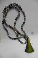 Neuf - Collier Sautoir Perles 8 Mm En Jade Et Marbre Vert Clair Beige Blanc Gris Pompon En Soie Vert Olive - Ethniques