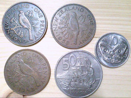 New Zealand, 5 Münzen, 3 X 1 Penny, 1 X 10 Cent Und 1 X 50 Cent. - Numismatiek