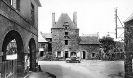 GOUAREC - Pavillon Des Ducs De Rohan - Automobile - Gouarec