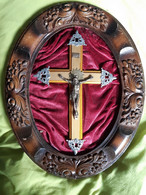Cadre Reliquaire Crucifix En Bois Sans Le Verre 38 Cm - Arte Religioso